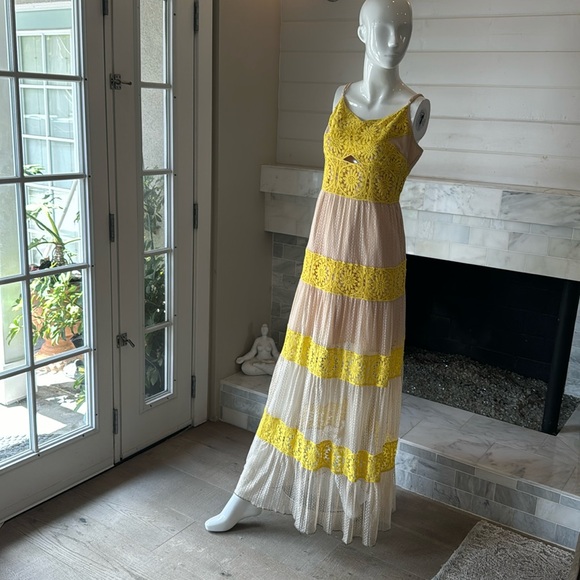 Foxiedox Mia Two-Tone Yellow & Ecru Lacey Crochet Detail Maxi Dress Size Large - Picture 6 of 15